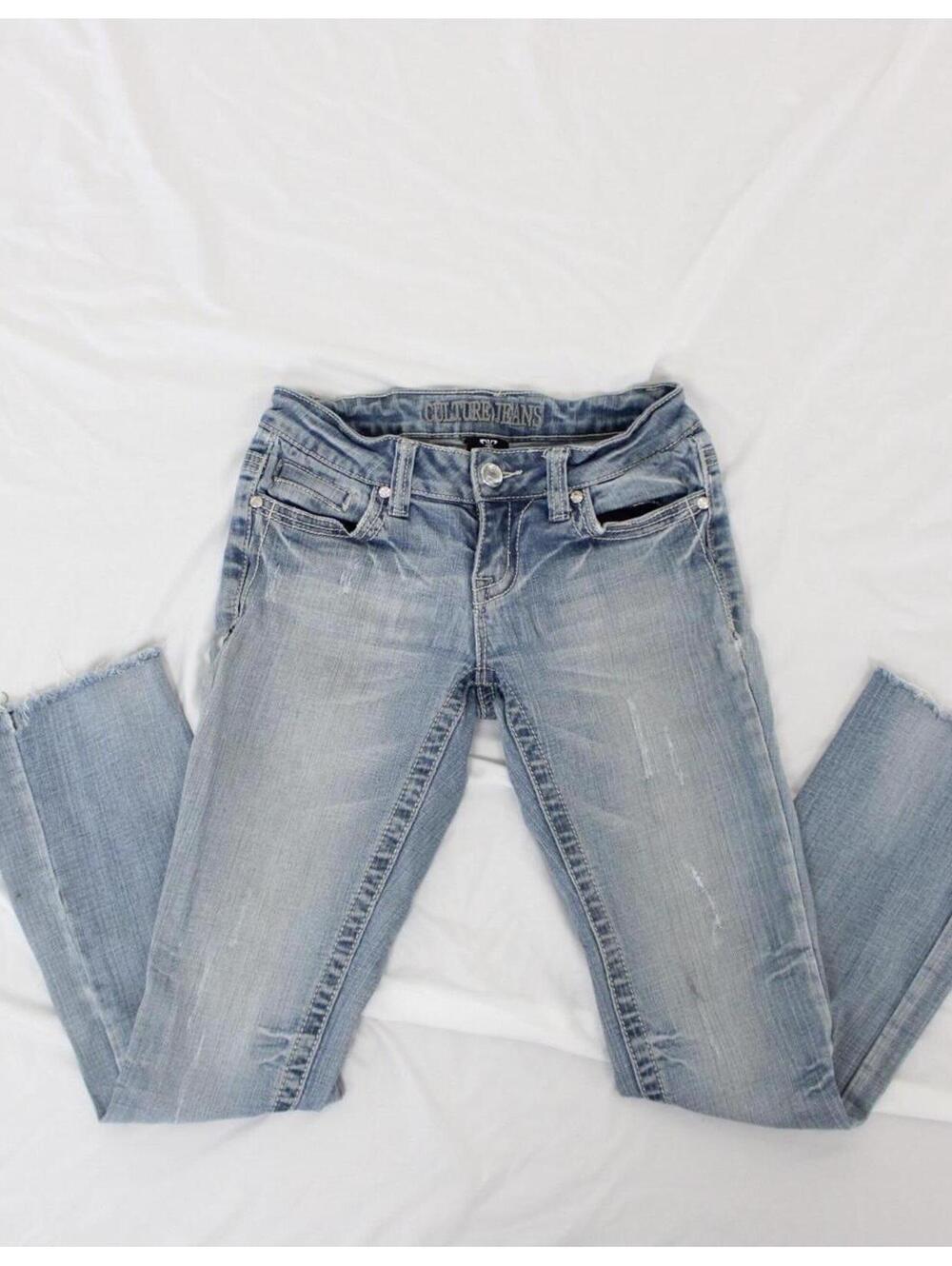 Y2K Culture Jeans low rise bootcut light wash jeans. Size 3